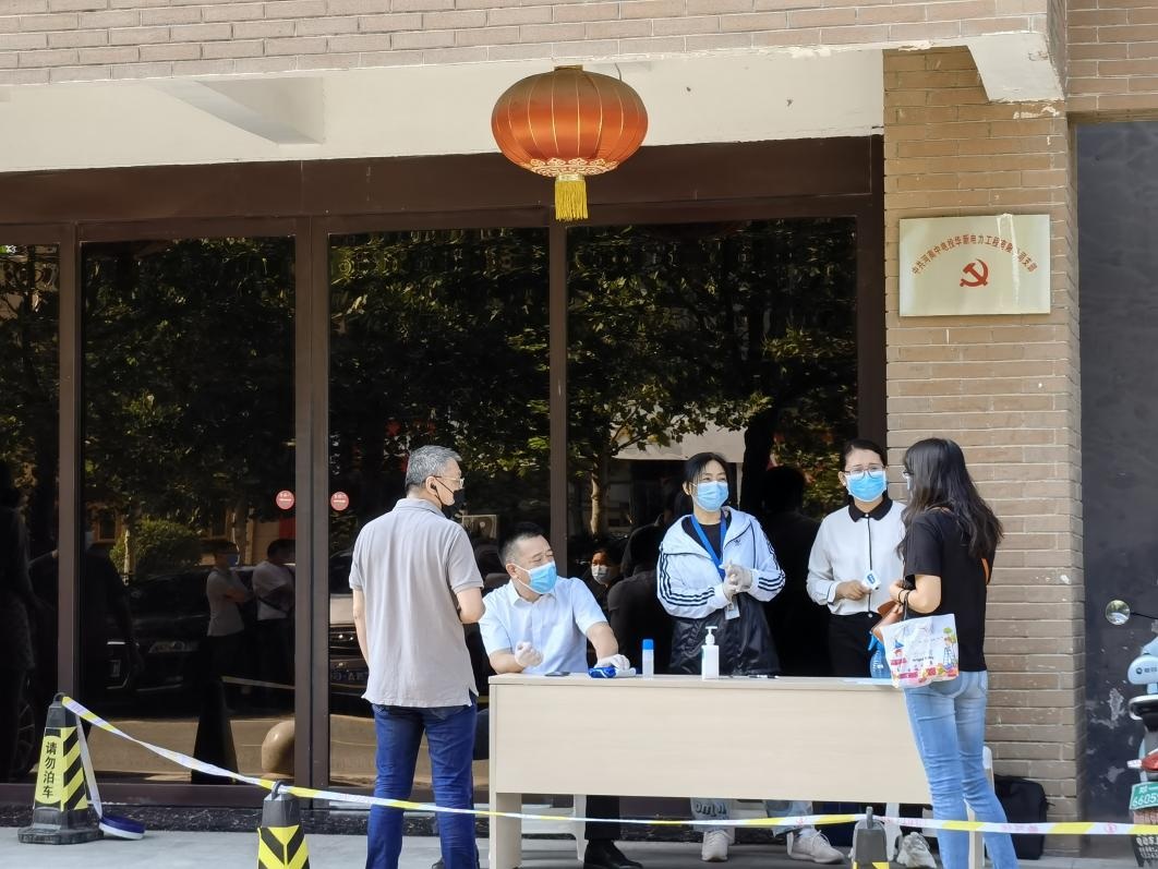 繃緊責(zé)任之弦，展現(xiàn)抗疫擔(dān)當(dāng)